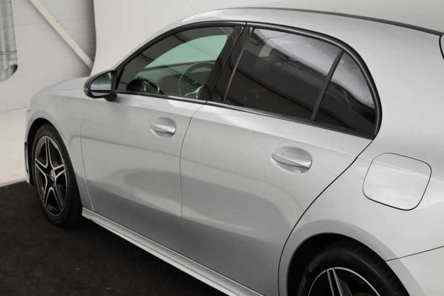 Mercedes-Benz A-Klasse 180 AMG | 54.000km NAP | DAB+ | Stoelverwarming | Widescreen | Camera | Full LED | Half leder | Navigatie | Park Assist