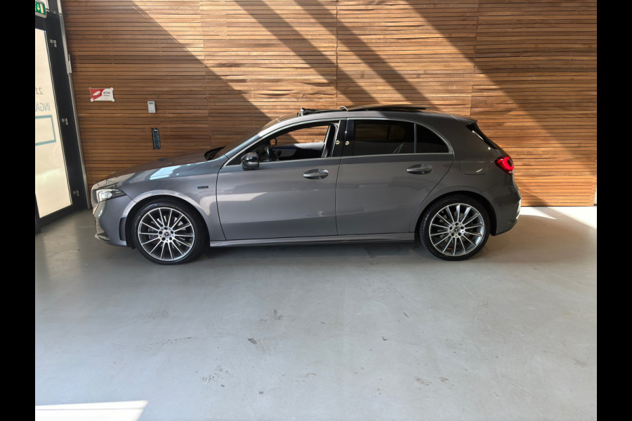 Mercedes-Benz A-Klasse 250 e AMG | Full option | PANO | Ambient | 360 Camera | Premium sound | Apple Carplay | Full LED |