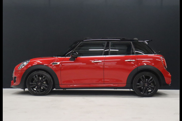 MINI Mini 1.5 Cooper John Cooper Works 5DRS [SCHUIFDAK, APPLE CARPLAY, JCW, SPORTSTOELEN, PDC, CRUISE, CLIMATE, NIEUWSTAAT]