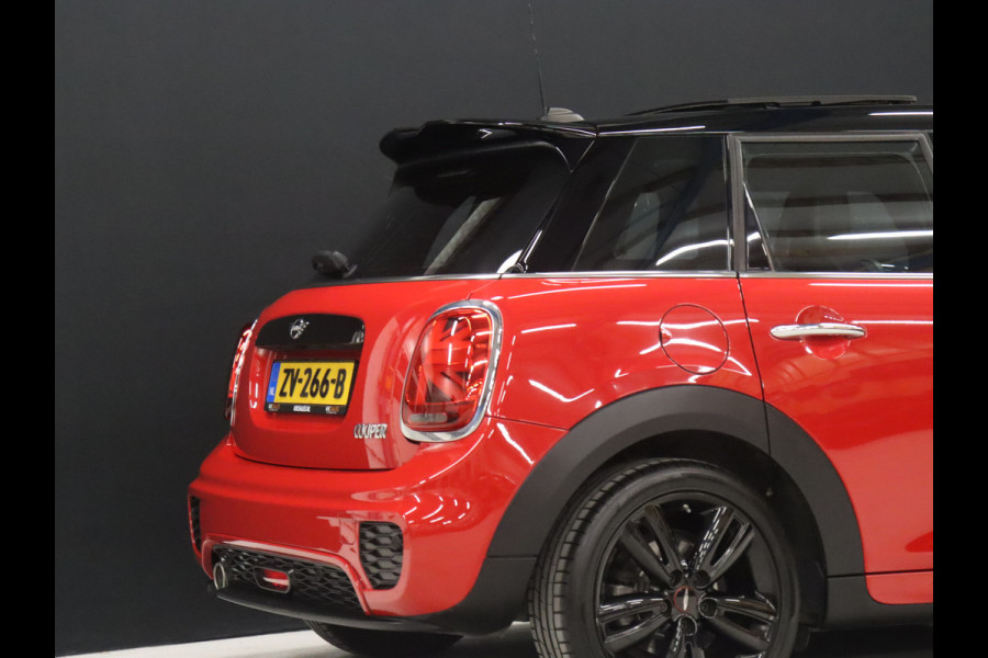 MINI Mini 1.5 Cooper John Cooper Works 5DRS [SCHUIFDAK, APPLE CARPLAY, JCW, SPORTSTOELEN, PDC, CRUISE, CLIMATE, NIEUWSTAAT]