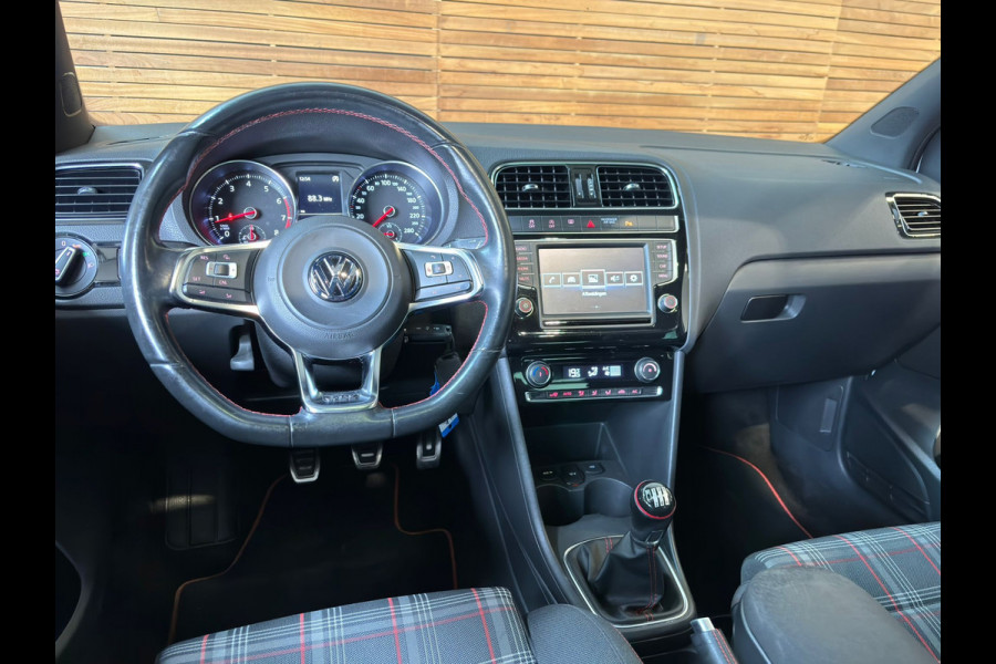 Volkswagen Polo 1.8 TSI GTI | Full LED | PANO | PDC | Climatronic | 17 Inch | Bluetooth connect | top staat! |