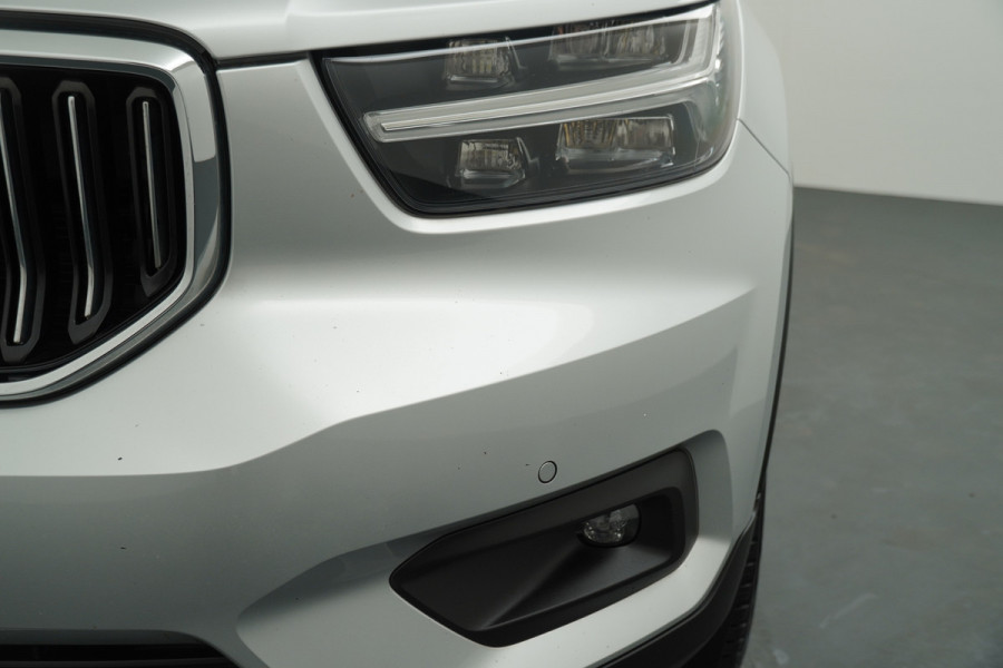 Volvo XC40 BWJ 11-2018 / 190 PK 2.0 T4 AWD Inscription automaat / Leer / Trekhaak / Clima / Cruise / Navi / 19'' LMV / Camera achter / Stoelverwarming / Donker glas /