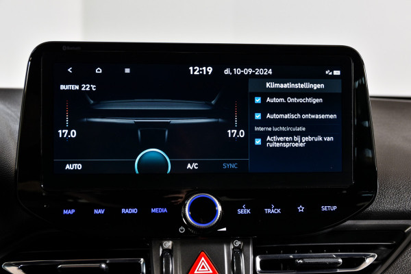 Hyundai i30 Wagon 1.5 T-GDi MHEV 160 PK Premium - Automaat | Cruise | Stoel-+stuurverw. | PDC | Camera | NAV+ App. connect | ECC | Afn. Trekhaak | LM 16" |