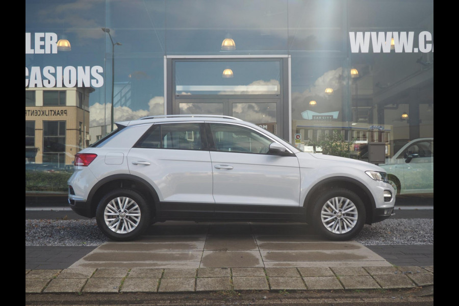 Volkswagen T-Roc 1.5 TSI Style Business / Adaptive / CarPlay / El. kofferbak / Sensoren / Navigatie