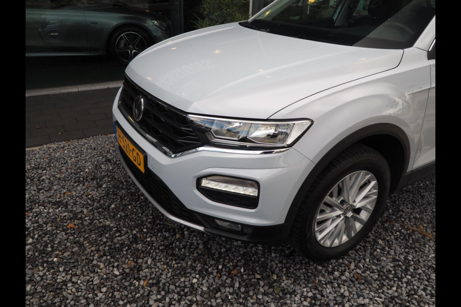 Volkswagen T-Roc 1.5 TSI Style Business / Adaptive / CarPlay / El. kofferbak / Sensoren / Navigatie