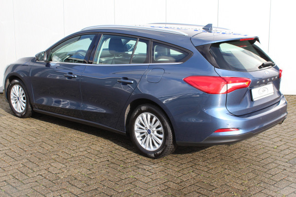 Ford FOCUS Wagon 1.0-125pk EcoBoost Mild-hybrid Titanium. Mooie, ruime, luxe en comfortabele Ford Focus wagon. Volautm. airco dual, camera, stoel-, stuur- en voorraamverw., easy entry/easy go, cruise control, Isofix, side- en lane assist, parkeersensoren v+a, LM wielen etc.