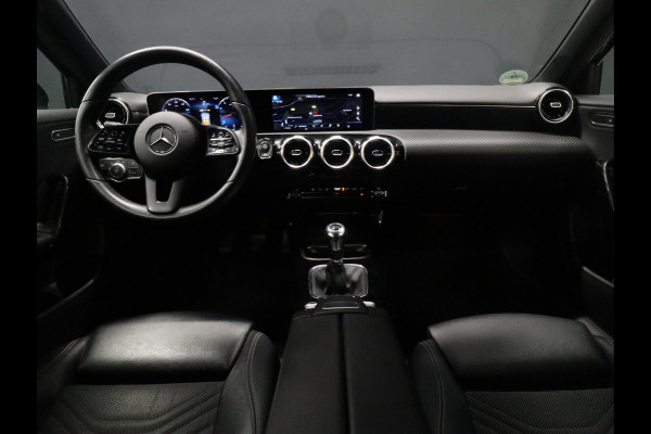 Mercedes-Benz A-Klasse 160 Business Solution [WIDESCREEN, CAMERA, APPLE CARPLAY, VOL LEER, ANDROID, AFNEEMBARE TREKHAAK, CRUISE, CLIMATE, NIEUWSTAAT]