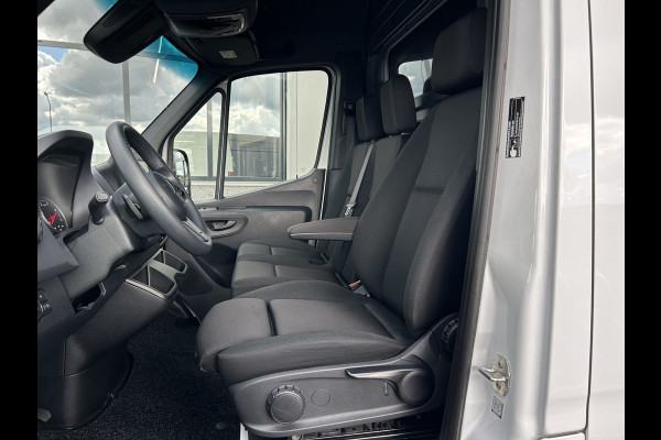 Mercedes-Benz Sprinter 317 CDI L2 H2 Automaat / 3500KG Trekhaak / MBUX / Camera / Carplay navigatie / Parkeersensoren / Cruise control / Airco / 270 Gr