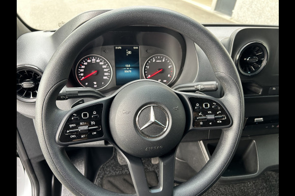 Mercedes-Benz Sprinter 317 CDI L2 H2 Automaat / 3500KG Trekhaak / MBUX / Camera / Carplay navigatie / Parkeersensoren / Cruise control / Airco / 270 Gr