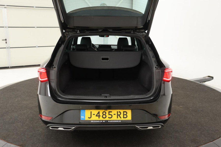 Seat Leon 1.5 eTSI FR Launch Edition | Stoel & Stuurverwarming | Camera | Keyless | Carplay | Full LED | Adaptive Cruise