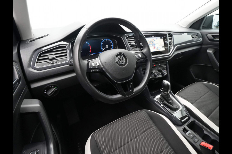 Volkswagen T-Roc 1.5 TSI 150pk DSG Sport Navigatie Trekhaak Clima Privacy glas Virtual Cockpit 29