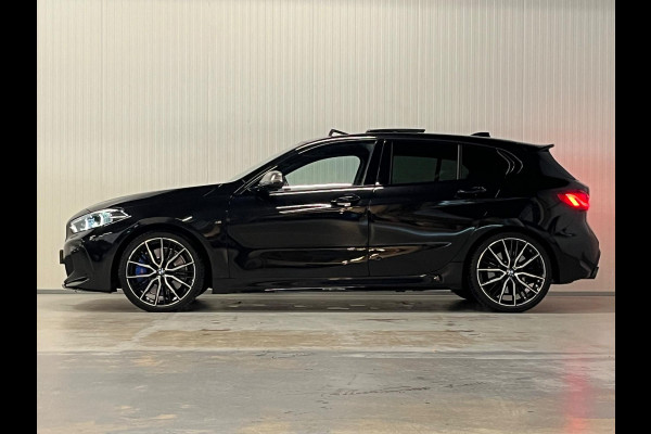 BMW 1-serie M135i xDrive | PANO | HARMAN KARDON | ACC | HUD | KUIPSTOEL | CAMERA