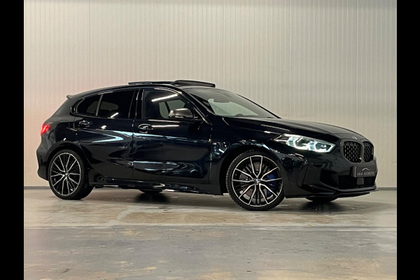 BMW 1-serie M135i xDrive | PANO | HARMAN KARDON | ACC | HUD | KUIPSTOEL | CAMERA