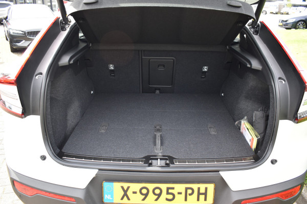 Volvo C40 Recharge 231PK Ultimate 69 kWh | ACC | H&K | 20"LMV | Nubuck | 360 camera | Getint glas | Blis | Stuurverwarming