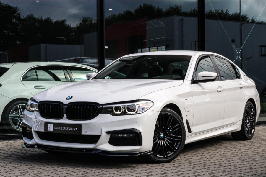 BMW 5 Serie 530e iPerformance M-Sport - Alcantara - Sfeerverlichting