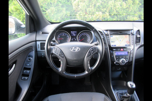 Hyundai i30 1.6 GDi GO! *Navi*ECC*