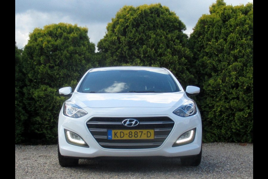 Hyundai i30 1.6 GDi GO! *Navi*ECC*