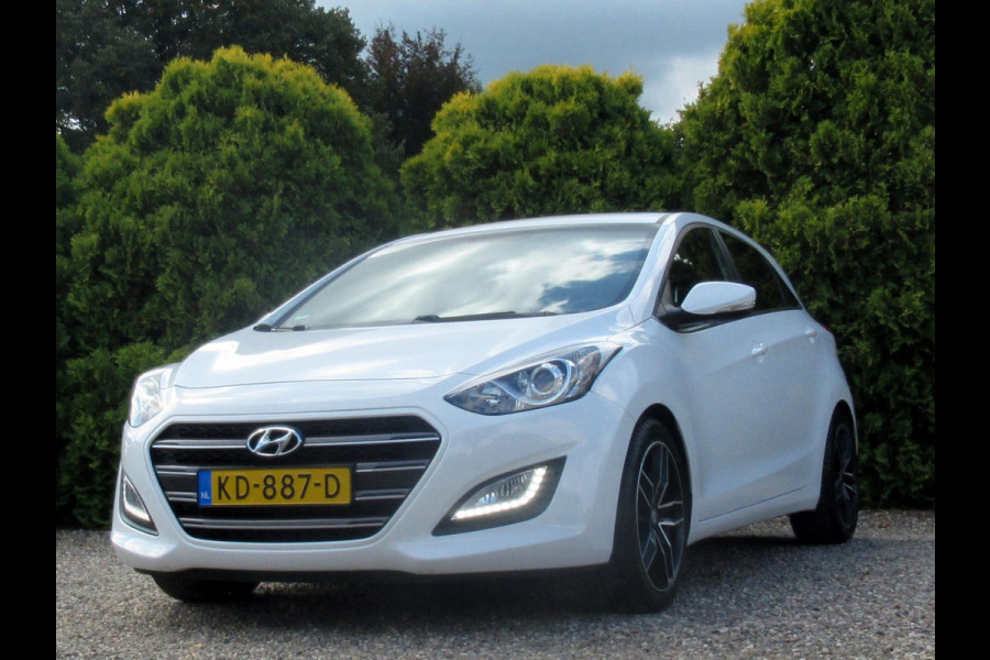 Hyundai i30 1.6 GDi GO! *Navi*ECC*