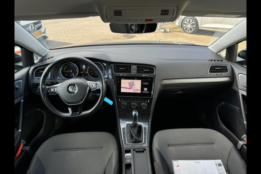 Volkswagen e-Golf 1E EIGENAAR / ACC / WARMTEPOMP / BTW / ECC / PDC / CARPLAY / NAVIGATIE MET NAVIREM