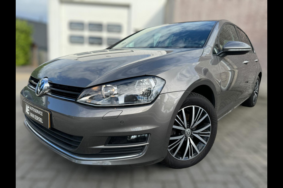 Volkswagen Golf 1.2 TSI Trendline met comfortpakket / AFNEEMBARE TREKHAAK / CARPLAY / PDC / CRUISE CONTROL / 4-SEIZ. BANDEN / ECC