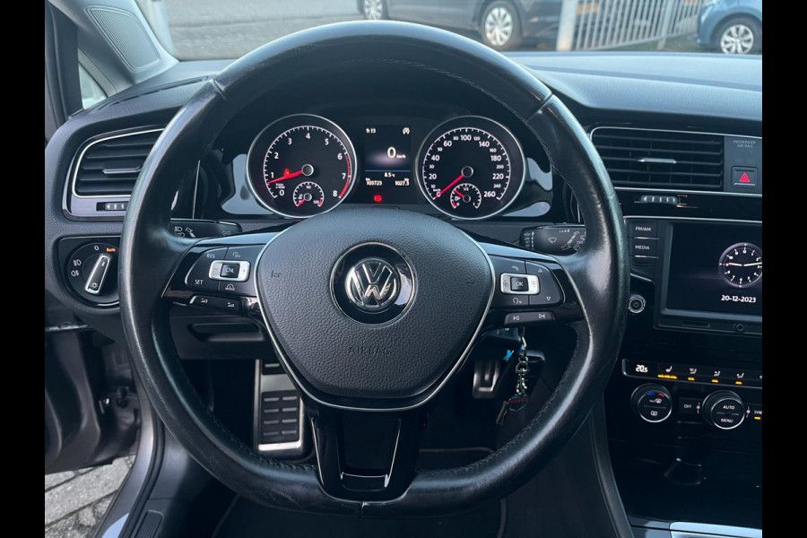 Volkswagen Golf 1.2 TSI Trendline met comfortpakket / AFNEEMBARE TREKHAAK / CARPLAY / PDC / CRUISE CONTROL / 4-SEIZ. BANDEN / ECC