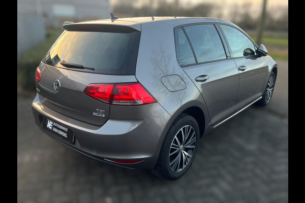 Volkswagen Golf 1.2 TSI Trendline met comfortpakket / AFNEEMBARE TREKHAAK / CARPLAY / PDC / CRUISE CONTROL / 4-SEIZ. BANDEN / ECC