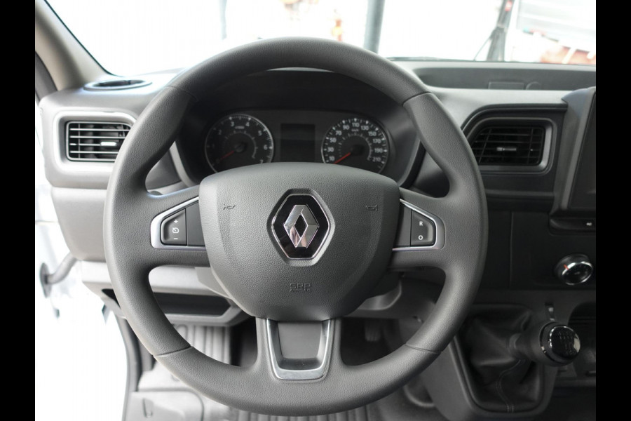 Renault Master T33 2.3 dCi 135 L2H2 Airco Cruise control Parkeersensoren Navigatie Trekhaak