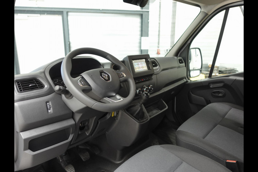 Renault Master T33 2.3 dCi 135 L2H2 Airco Cruise control Parkeersensoren Navigatie Trekhaak