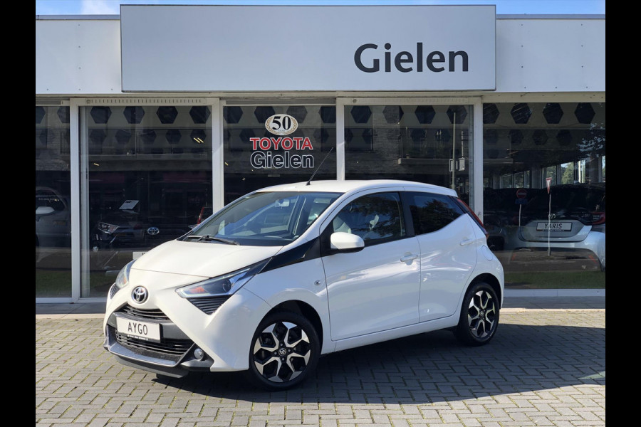 Toyota Aygo 1.0 VVT-i x-joy | Apple CarPlay/Android Auto, lichtmetalen velgen, Airconditioning, In hoogte verstelbare stoel, Parkeercamera