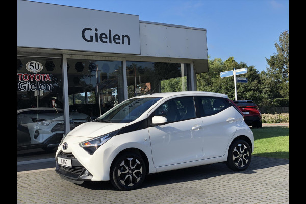 Toyota Aygo 1.0 VVT-i x-joy | Apple CarPlay/Android Auto, lichtmetalen velgen, Airconditioning, In hoogte verstelbare stoel, Parkeercamera