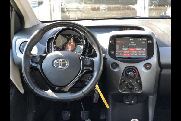 Toyota Aygo 1.0 VVT-i x-joy | Apple CarPlay/Android Auto, lichtmetalen velgen, Airconditioning, In hoogte verstelbare stoel, Parkeercamera