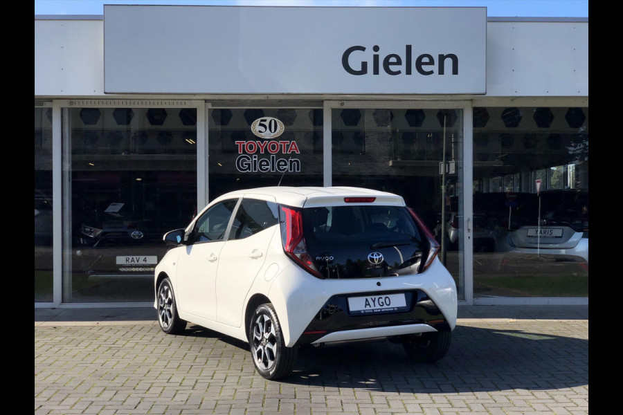 Toyota Aygo 1.0 VVT-i x-joy | Apple CarPlay/Android Auto, lichtmetalen velgen, Airconditioning, In hoogte verstelbare stoel, Parkeercamera