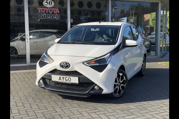 Toyota Aygo 1.0 VVT-i x-joy | Apple CarPlay/Android Auto, lichtmetalen velgen, Airconditioning, In hoogte verstelbare stoel, Parkeercamera