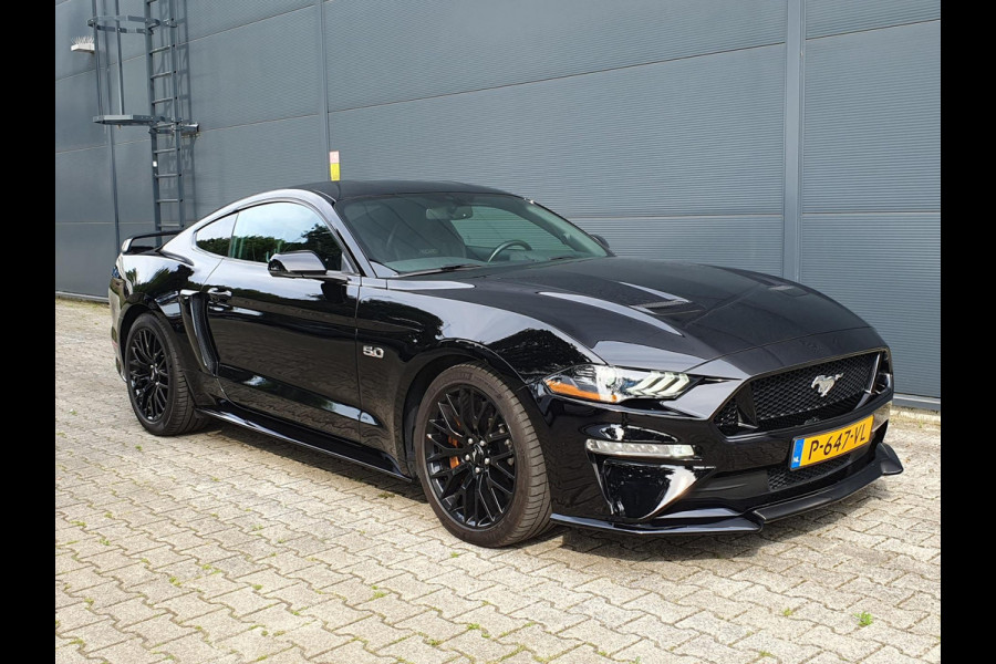 Ford Mustang GT 5.0 V8 FASTBACK / BLACK EDITION / 10-TRAPS !! / RECARO LEATHER SPORTSEATS / KEYLESS / CARPLAY / APK 30-06-2026 !