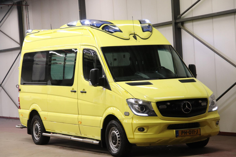 Mercedes-Benz Sprinter 319 CDI L2H2 AMBULANCE AUTOMAAT Euro 6 Ziekenwagen Rettungswagen Krankenwagen