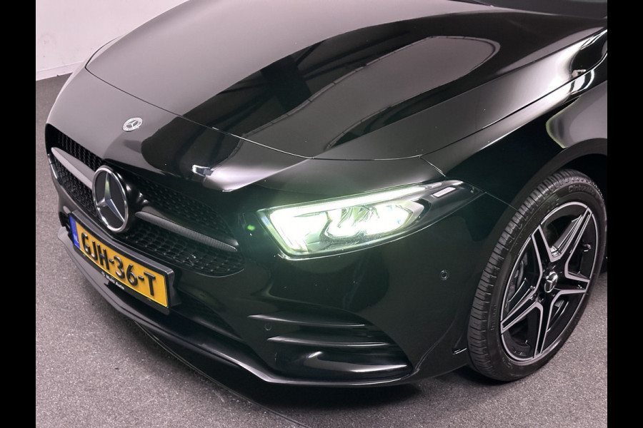 Mercedes-Benz A-Klasse 250 e AMG Night Edition Plug in Hybrid 218pk PHEV | Alcantara Sportstoelen | MBUX Widescreen | Sfeerverlichting | Apple Carplay | Camera |