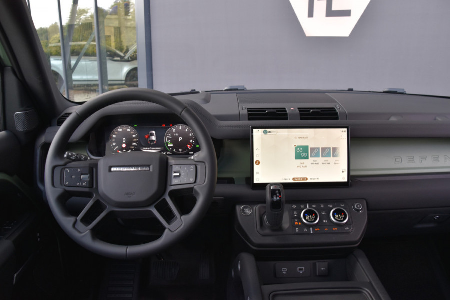 Land Rover Defender P400e 110 75th Edition | ADAPTIVE CRUISE | HEAD UP | PANORAMADAK |360 CAMERA | KEYLESS ENTRY | STOELVERWARMING & VERKOELING |