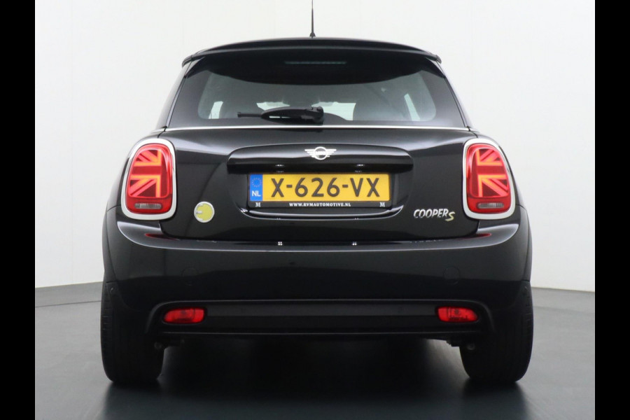 MINI Mini Electric Camden Edition 33 kWh VAN: 33.900,- VOOR 27.330,- EINDEJAARSVOORDEEL: 6570,- * 25.330,- NA SUBSIDIE*