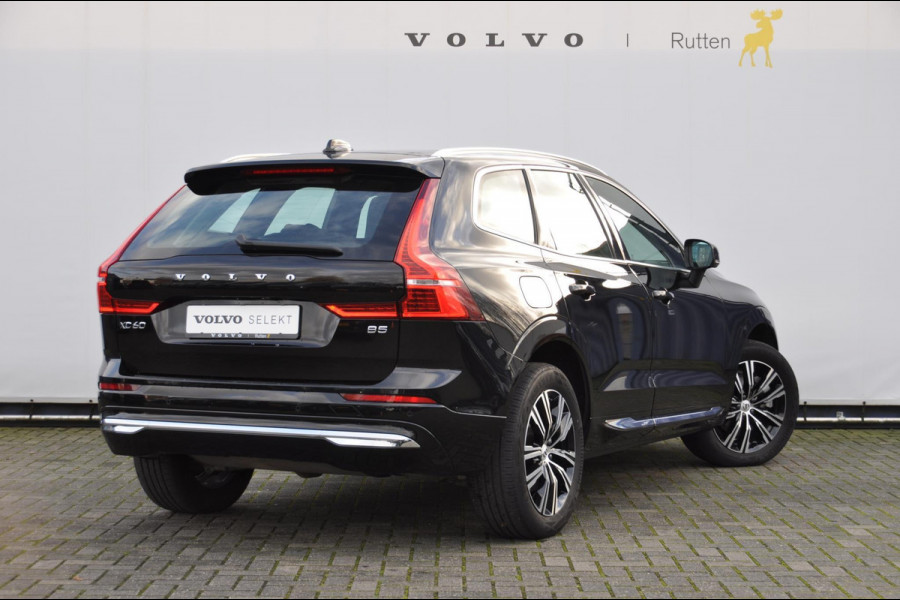 Volvo XC60 B5 264PK Automaat Ultimate Bright / Adaptieve cruise control/ Panoramadak/ Keyless entry/ stoel en stuurwielverwarming/ Leder dashboard/ Parkeersensoren met camera/ Harman Kardon Audio