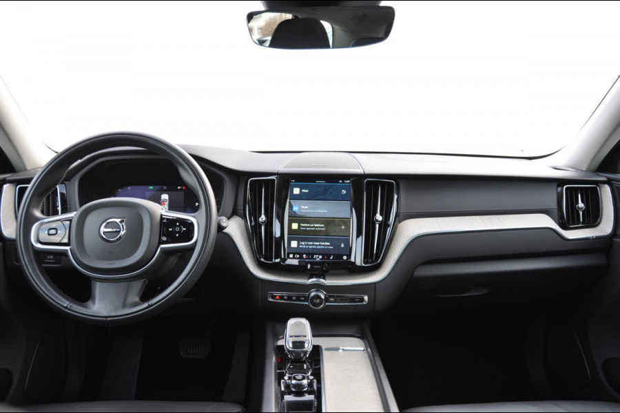 Volvo XC60 B5 264PK Automaat Ultimate Bright / Adaptieve cruise control/ Panoramadak/ Keyless entry/ stoel en stuurwielverwarming/ Leder dashboard/ Parkeersensoren met camera/ Harman Kardon Audio