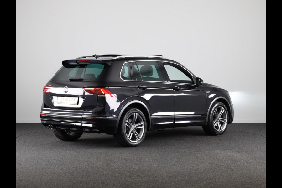 Volkswagen Tiguan 1.5 TSI ACT Highline Business R-Line 150 pk Automaat (DSG) | Navigatie | Panoramadak | Parkeersensoren (Park assist) | Achteruitrijcamera | Lederen bekleding |