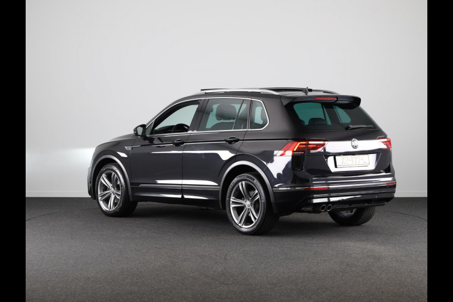 Volkswagen Tiguan 1.5 TSI ACT Highline Business R-Line 150 pk Automaat (DSG) | Navigatie | Panoramadak | Parkeersensoren (Park assist) | Achteruitrijcamera | Lederen bekleding |