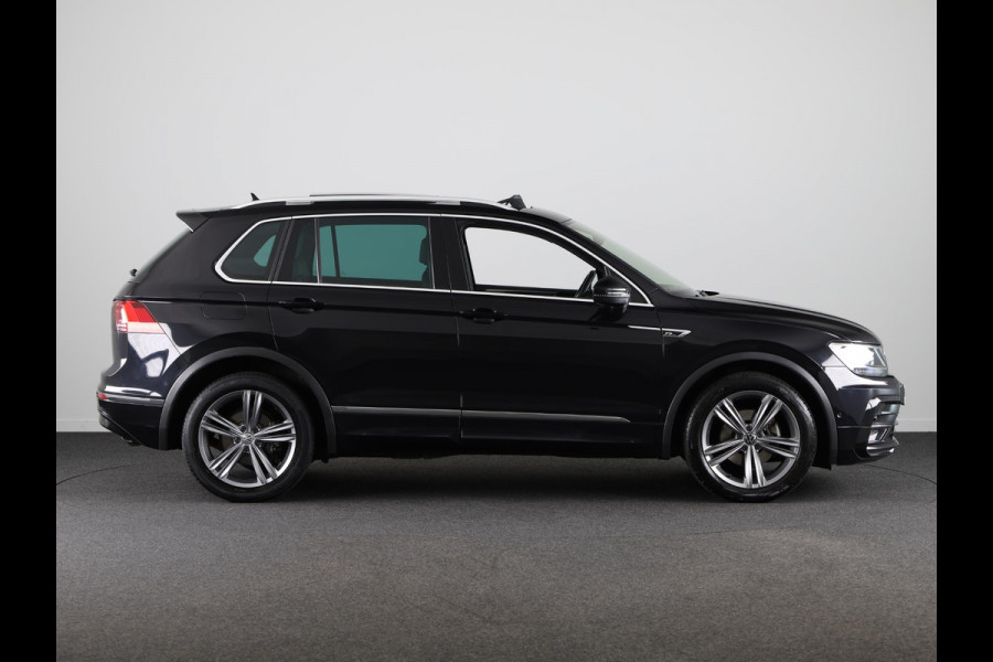 Volkswagen Tiguan 1.5 TSI ACT Highline Business R-Line 150 pk Automaat (DSG) | Navigatie | Panoramadak | Parkeersensoren (Park assist) | Achteruitrijcamera | Lederen bekleding |