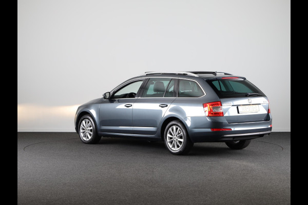 Škoda Octavia Combi 1.0 TSI Greentech Ambition Business Navigatie | Parkeersensoren | Panoramadak | Climatronic | Stoelverwarming