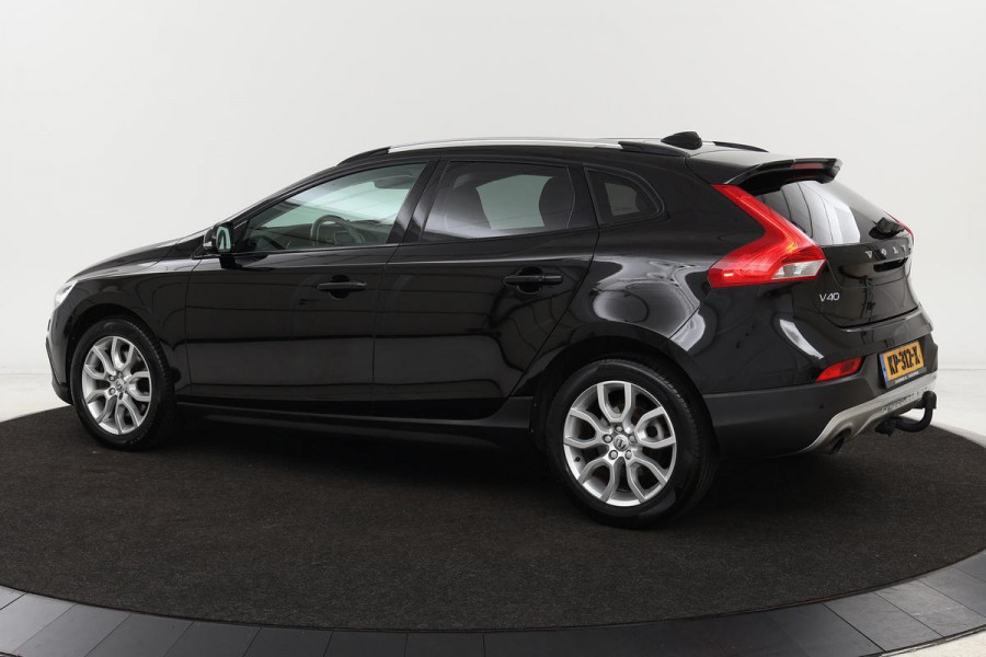 Volvo V40 Cross Country 2.0 D3 Nordic+ | Panoramadak | Trekhaak | Leder | Camera | Full LED | Memory | Navigatie | Keyless | Climate control | Verwarmde voorruit