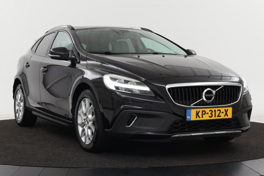 Volvo V40 Cross Country 2.0 D3 Nordic+ | Panoramadak | Trekhaak | Leder | Camera | Full LED | Memory | Navigatie | Keyless | Climate control | Verwarmde voorruit