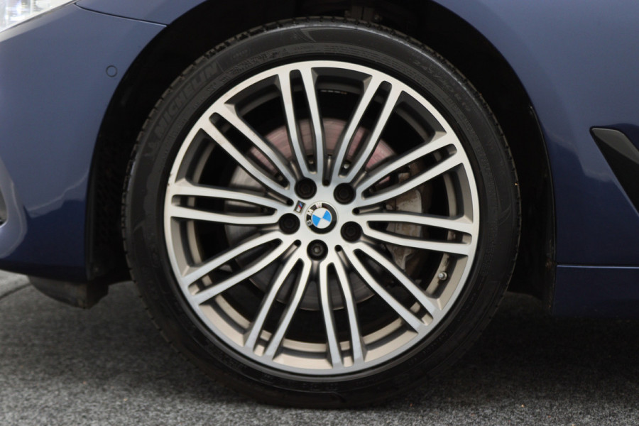 BMW 5 Serie 530i High Executive Automaat Sport Line, Leer, LED, Camera, ACC, Head-Up, Stoelverw., Trekhaak, 19''