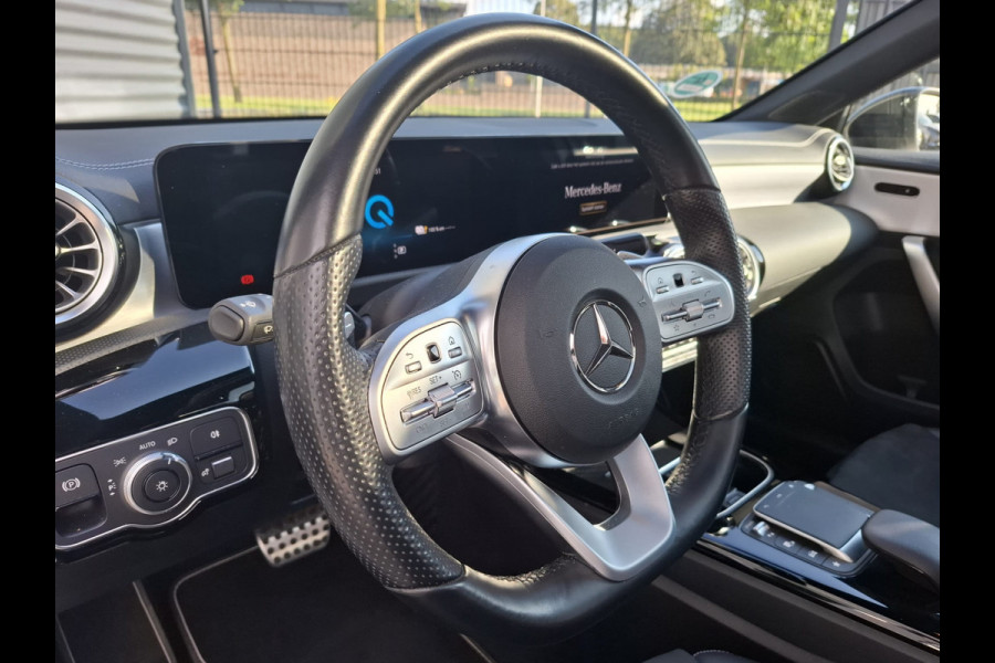 Mercedes-Benz A-Klasse 250 e Night Premium Plus Plug in Hybrid 218pk PHEV | Panodak | Trekhaak Afneembaar | Lederen Alcantara Sportstoelen | Sfeerverlichting | Apple Carplay |