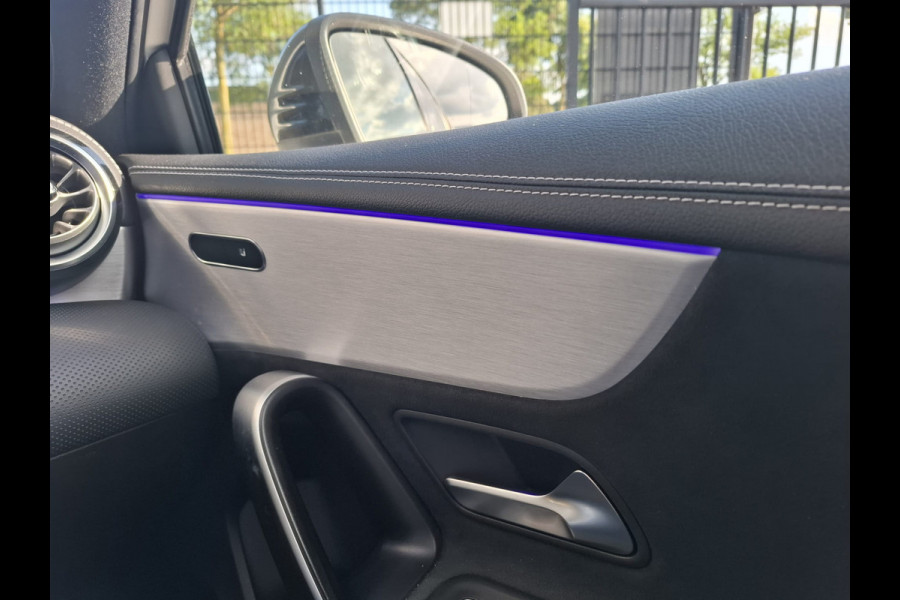 Mercedes-Benz A-Klasse 250 e Night Premium Plus Plug in Hybrid 218pk PHEV | Panodak | Trekhaak Afneembaar | Lederen Alcantara Sportstoelen | Sfeerverlichting | Apple Carplay |