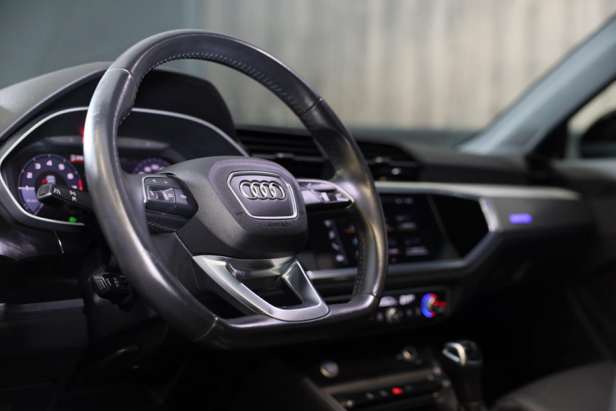 Audi Q3 35 TFSI Edition One / AUT / ACC / Virtual Cockpit / Lane Assist / Dode Hoek / Leder / Navi / Ecc / Led / Open Panoramadak